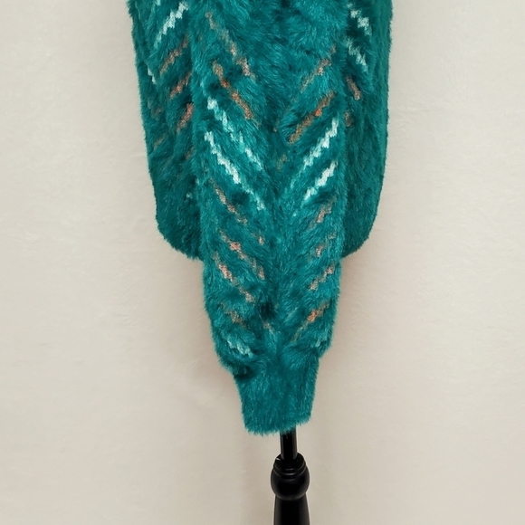 LISTICLE Green Faux Fur Multi-color Chevron Embroidered Mock Neck Sweater Small - Picture 7 of 12